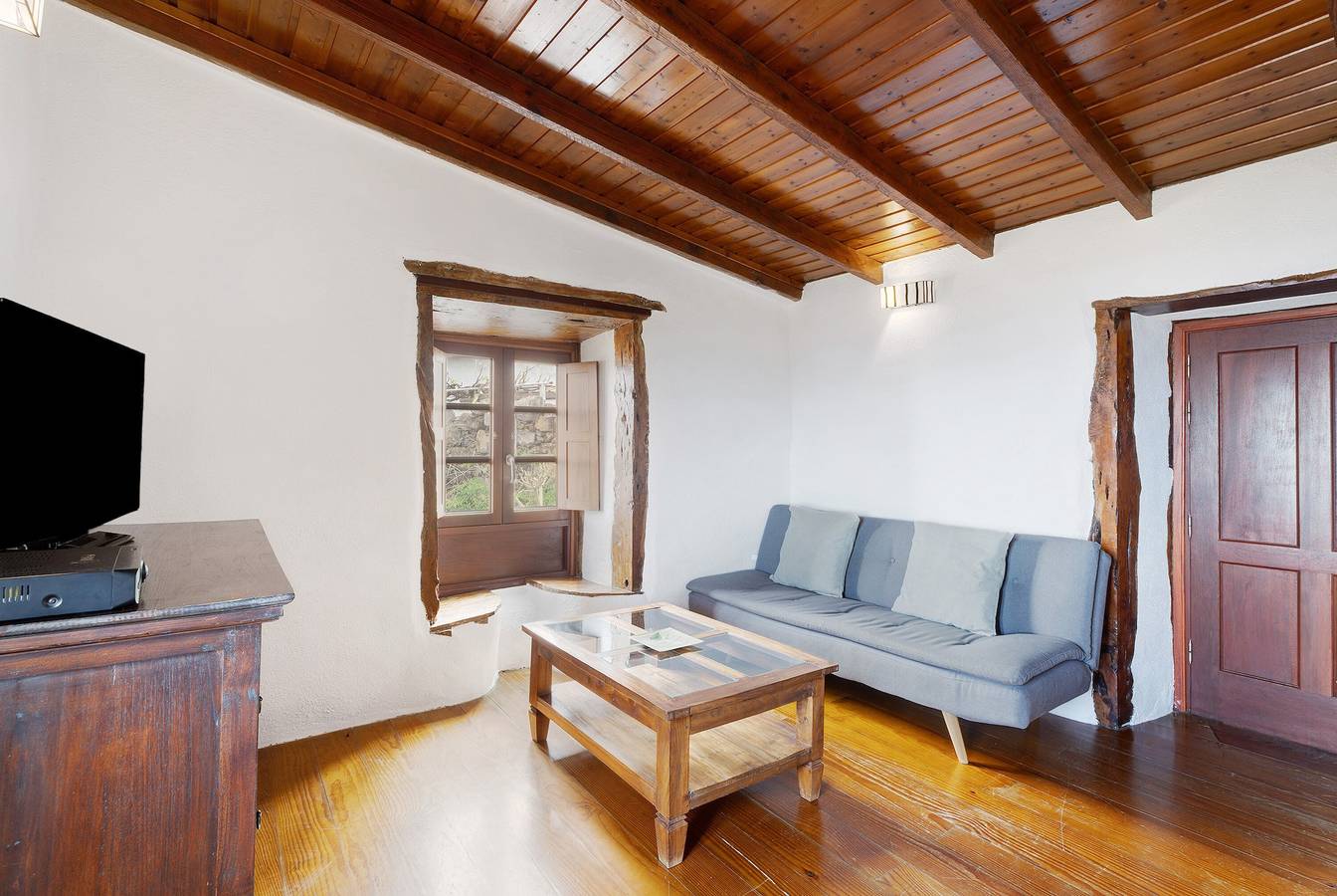 Casa de vacaciones 'Casa Rural Los Llanillos' con vistas al mar, terraza privada y Wi-Fi in Los Llanillos, Frontera 