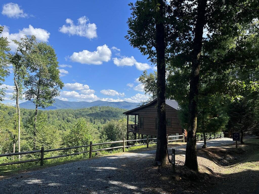 Budget freundlich! Hundefreundlich! 2 Lux Könige, 2 Ba. Blockhaus ! Atemberaubender Ausblick! in Cherry Log, Chattahoochee National Forest