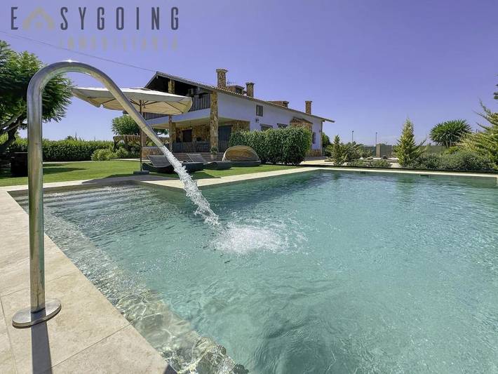 Chalet para 8 personas, con piscina además de vistas y balcón en Elche