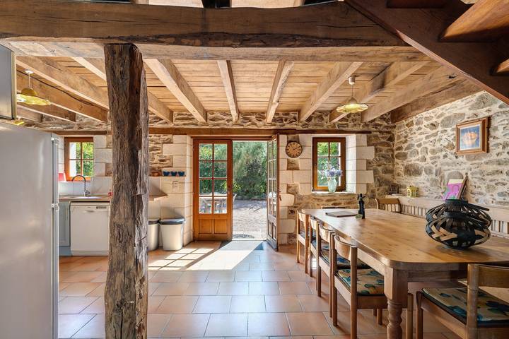 Gîte « Merlot » avec piscine partagée, terrasse privée et wifi in Saint-Saud-Lacoussière, Parc naturel régional Périgord-Limousin