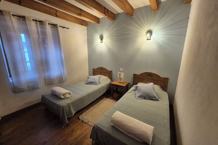 Location de vacances pour 6 personnes, avec terrasse ainsi que jacuzzi et jardin à Saint-Étienne-de-Baïgorry - 4