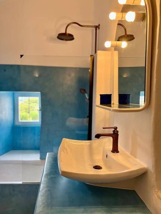 Location de vacances pour 12 personnes, avec piscine ainsi que vue et terrasse à La Capelle-et-Masmolène - 2