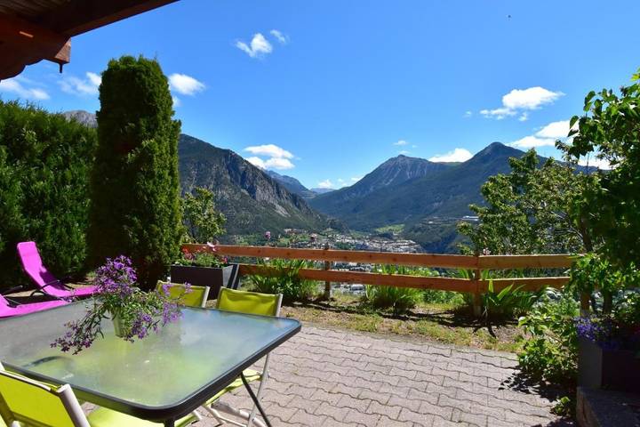 Gîte pour 6 personnes, avec Balcon et Terrasse ainsi que Jardin et Vue à Puy-Saint-Pierre