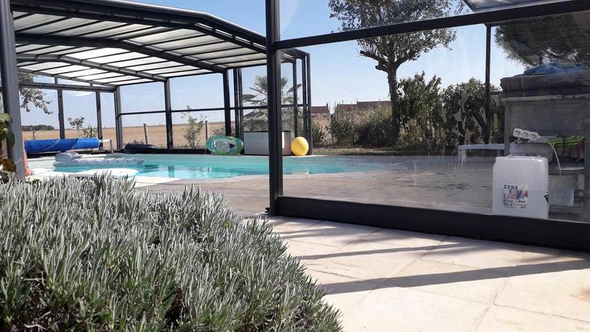 Location de vacances pour 14 personnes, avec vue et piscine ainsi que sauna et jardin dans Les Hermites - 2