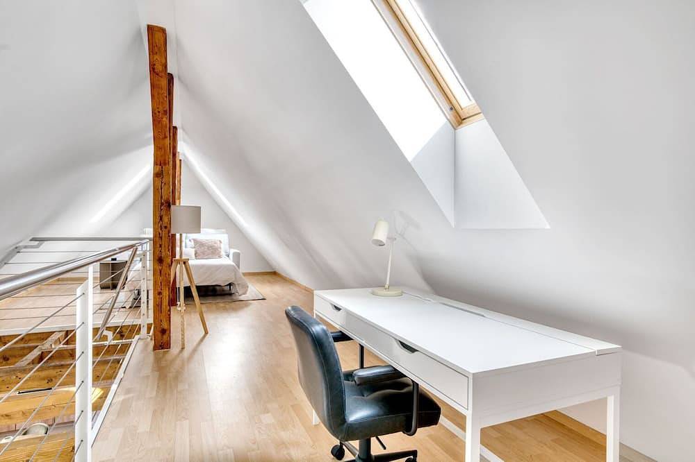 Ganze Wohnung, Hip Oerlikon 2.5 Room w/ Storage, 2 mins to local market, by Blueground in Zürich, Bezirk Zürich