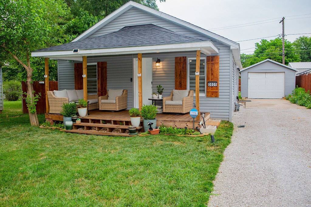 3031 W Olive St · Cheerful 2-Bedroom w/ convenient Expressway access in Springfield (MO), Greene County (MO)