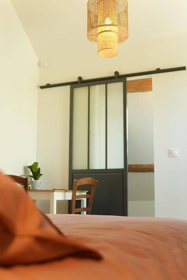 Appartement entier, One-Bedroom Apartment in Achères-la-Forêt, Parc naturel régional du Gâtinais français