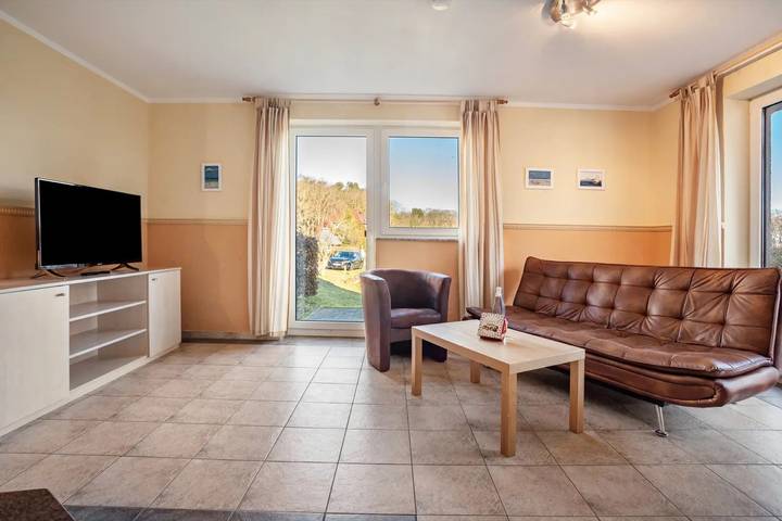 Ferielejlighed for 4 personer, med have og søudsigt, husdyr tilladt i Rügen