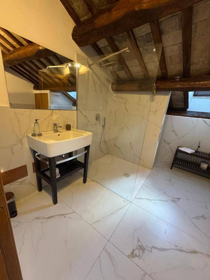 Chambre d’hôte pour 5 personnes, avec terrasse dans Eglise Saint Pierre - 3