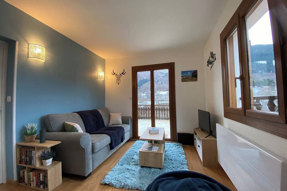 Appartement entier, Charmant T2 à la montagne au calme, grande terrasse avec vue, activités proches. in Castillon-de-Larboust, Pyrénées