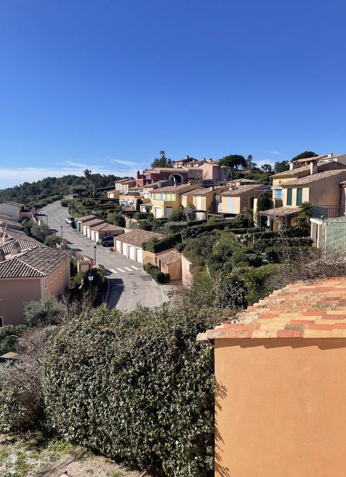 Gîte pour 4 personnes, avec jardin ainsi que piscine et balcon à Roquebrune-sur-Argens - 3