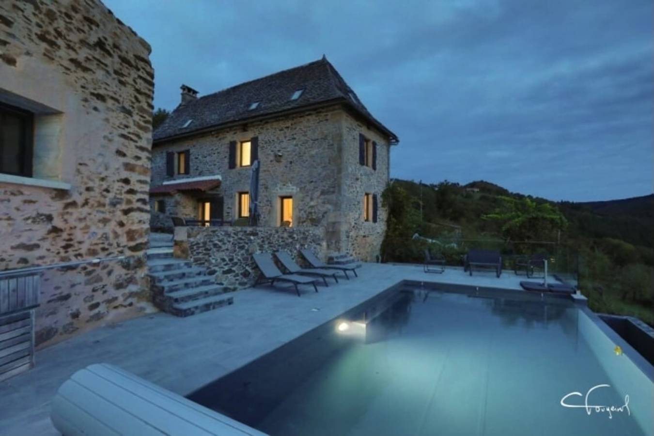 Aubié superbe propriété pour 20 avec piscine in Latouille-Lentillac, Lot