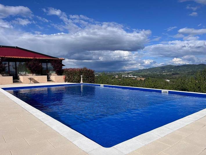 Gîte pour 2 personnes, avec vue ainsi que piscine et jardin, adapté aux familles à Covilhã - 4
