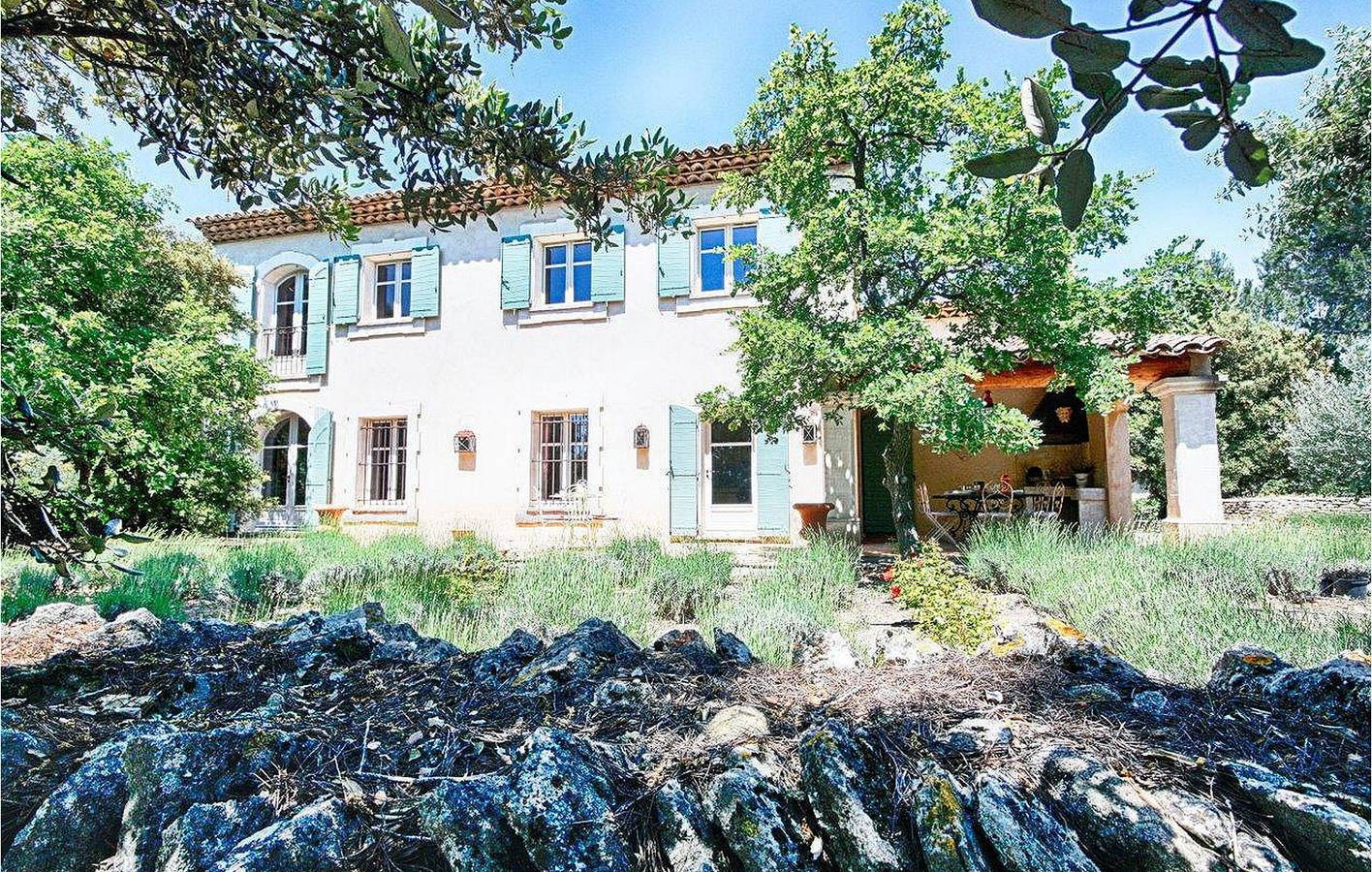 Geräumiges 220qm Apt mit Pool, Parkplatz & WiFi in L'Isle-sur-la-Sorgue, Vaucluse
