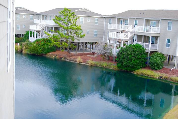 Vacation rental for 9 people, with pool and yard in Ocean Isle Beach