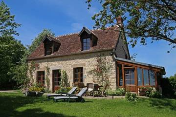 Gîte pour 5 personnes, avec jardin dans Marmouillé