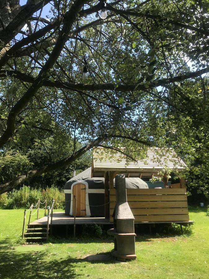 Camping for 5 people, with garden and pool as well as hot tub in North Norfolk