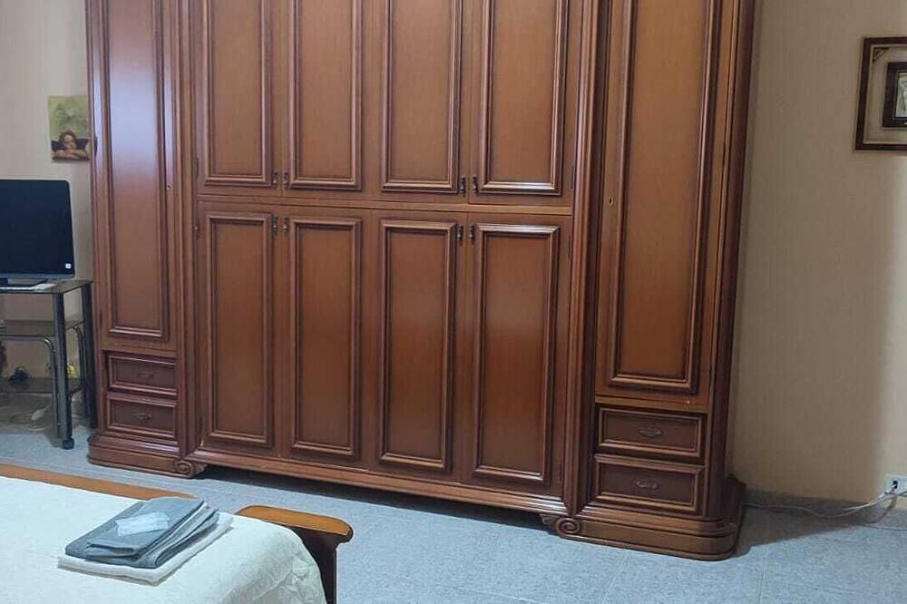 Entire apartment, Toma House near the sea just 10km from the city in Reggio Calabria, Tyrrhenian Coast Kalabria