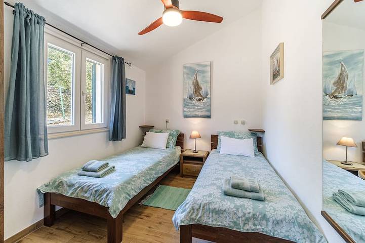 Ferienhaus für 7 Personen, mit Terrasse und Garten in Split-Dalmatien - 2