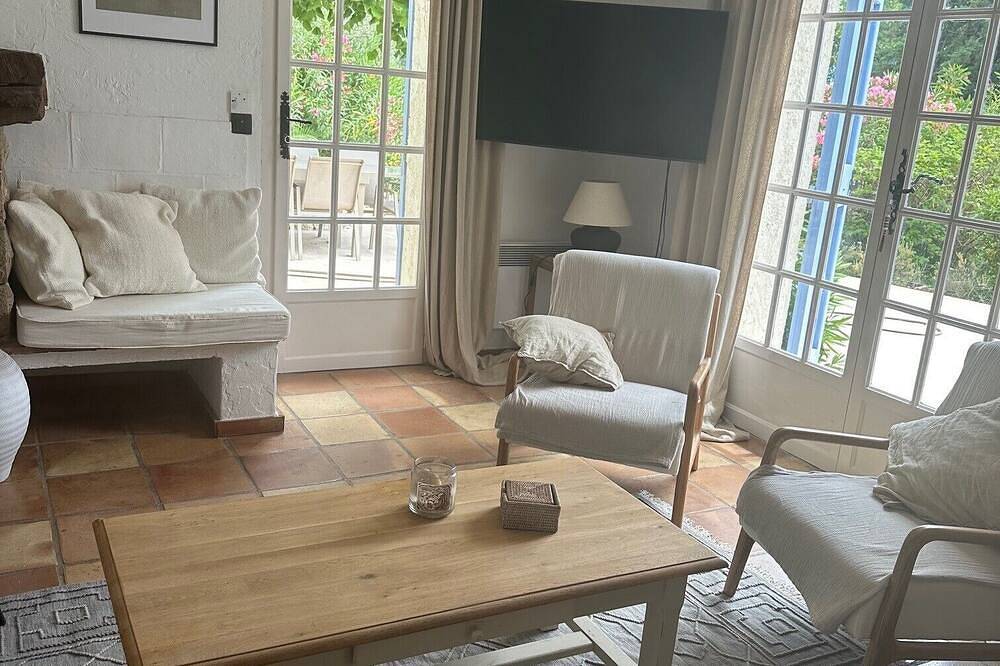 French Riviera, charming and romantic villa southfacing with a scenery view in Le Rouret, Region de Cannes