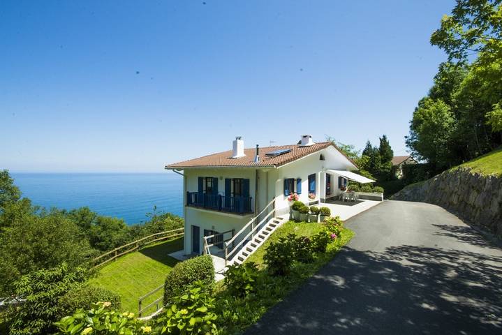 Chalet para 12 personas, con Balcón además de Terraza y Jardín en el País Vasco - 4