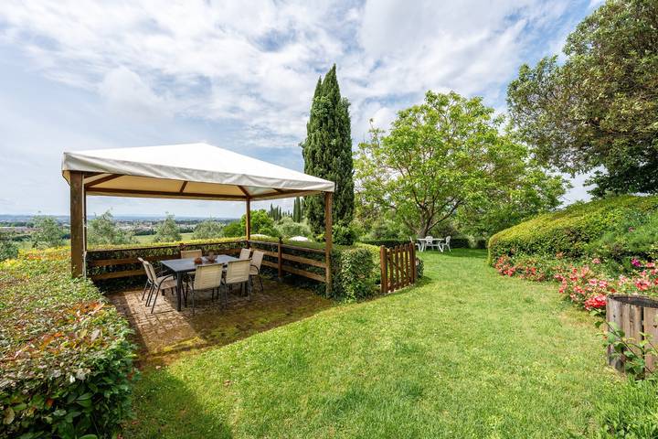 Appartamento intero, Appartamento 'Il Granaio' con piscina condivisa, Wi-Fi e aria condizionata in Fucecchio, Firenze province