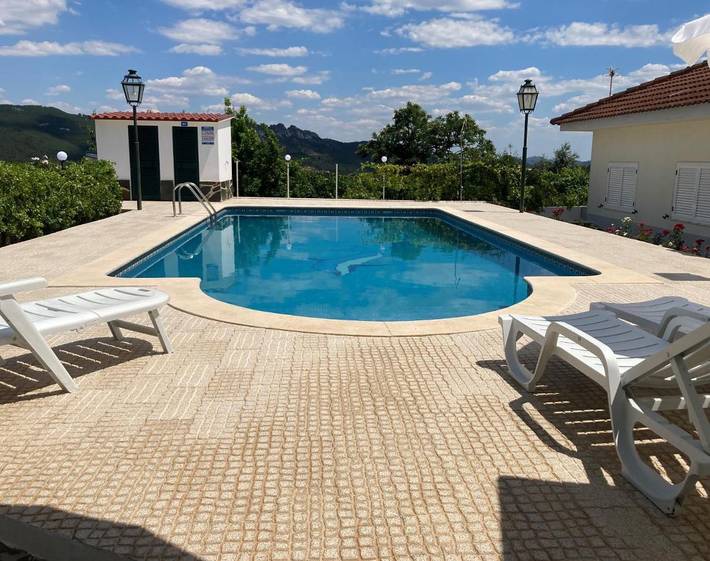 Location de vacances pour 2 personnes, avec jardin ainsi que vue et piscine à Proença-a-Nova - 4