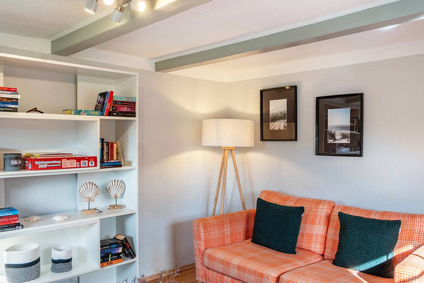 Ferienhaus 'Deichperle Tini' mit gemeinsamer Terrasse und Wlan in Dornumersiel, Dornum