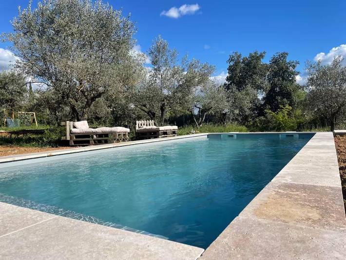 Location de vacances pour 8 personnes, avec jacuzzi ainsi que piscine et terrasse à La Verdière