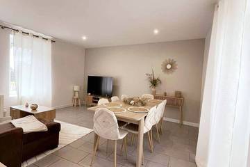 Gîte pour 8 personnes, avec jardin et terrasse à Troarn