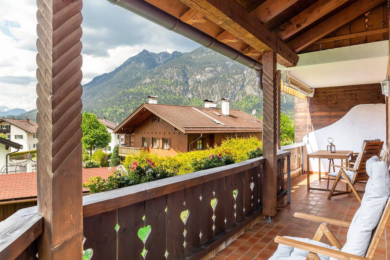 Entire apartment, Holiday Apartment 'Alpblick Alpspitze' with Mountain View, Balcony and Wi-Fi in Garmisch-Partenkirchen, Bavarian Alps