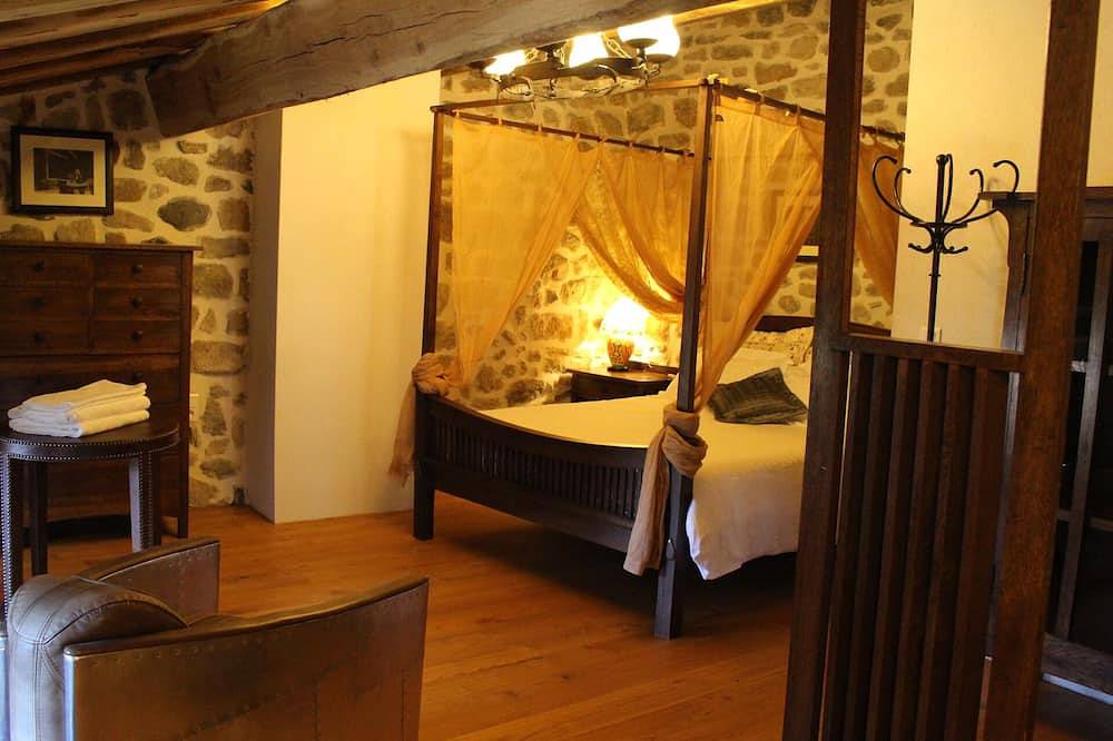 Le Castel - Location haut de gamme pour 6 personnes - spa... in Saint-Michel-de-Boulogne, Parc naturel régional des Monts d'Ardèche