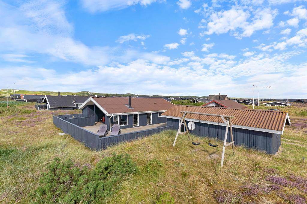 Beautiful holiday home with enclosed terrace and charging point in Hvide Sande, Holmsland Klit