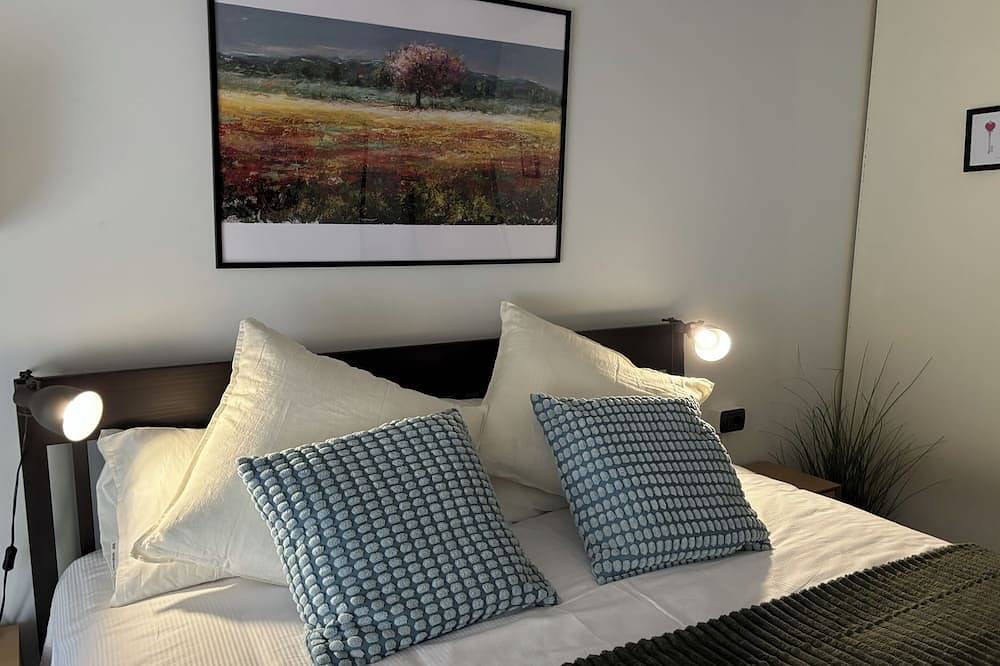 Ganze Wohnung, Cozy attic near station and city center in Ivrea, Canavese