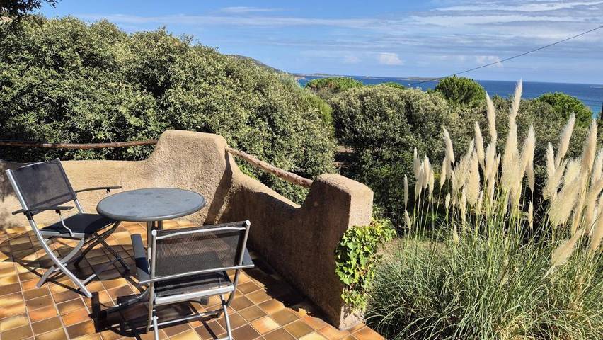 Location de vacances pour 8 personnes, avec vue et jardin dans Plage de la Palombaggia - 2