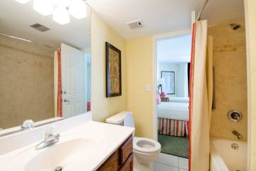 Vacation Rental for 4 Guests in Fort Myers Beach, Estero Island, Picture 4