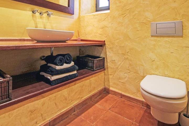 Location de vacances pour 5 personnes, avec jacuzzi ainsi que jardin et terrasse à Vall-llobrega - 4