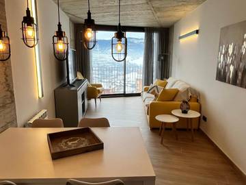 Gîte pour 4 personnes, avec balcon et vue, adapté aux familles à Puigcerdà