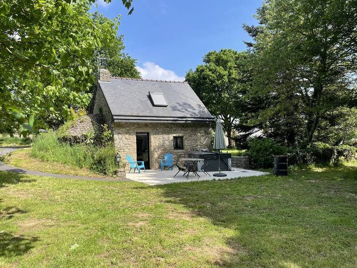 Gîte pour 2 personnes, avec Jacuzzi ainsi que Terrasse et Jardin à Belz
