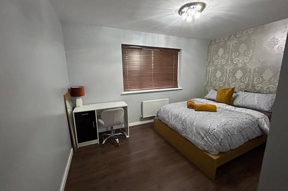 Sensational 3-bed Home Away From Home Near Greenhithe Station and Bluewater in Swanscombe and Greenhithe, Dartford