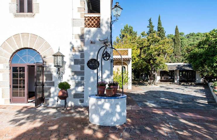 Apartamento para 17 personas, con piscina además de terraza y jardín, Se admiten mascotas en Argentona