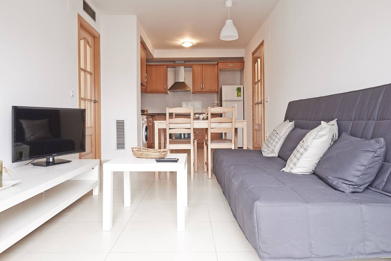 Apartamento entero, Apartamento vacacional "Torredembarra" cerca de la playa con piscina compartida y Wi-Fi in Torredembarra, Costa Dorada
