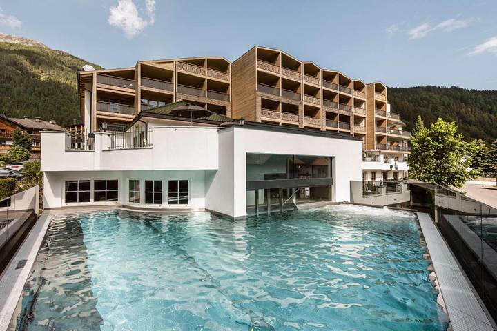 Hotel für 2 Personen, mit Balkon und Whirlpool sowie Terrasse und Garten in Valles