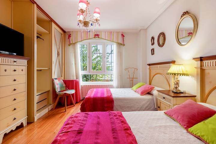 'Alojamientos Marte Zimmer 1' mit gemeinsamer Terrasse und Garten in Torrelavega, Kantabrische Küste
