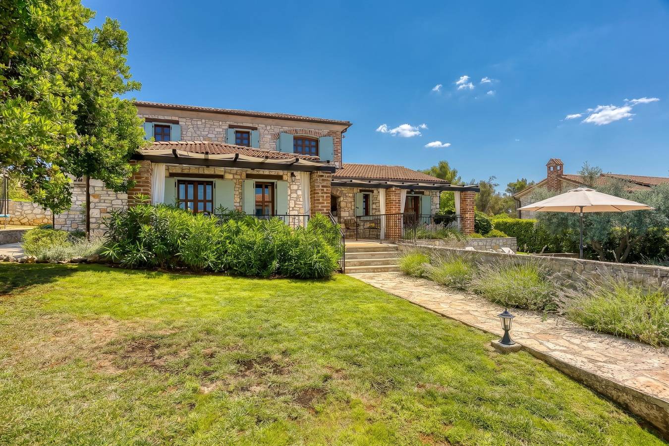 Rustic Pool Villa Aryana in Sveti Lovreč Pazenatički, Zentralistrien