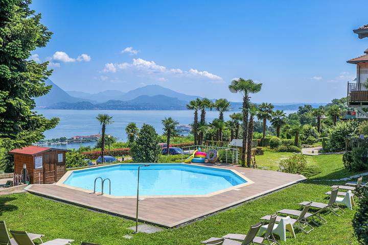 Ferienwohnung für 6 Personen, mit Balkon und Terrasse sowie Garten und Pool in Baveno