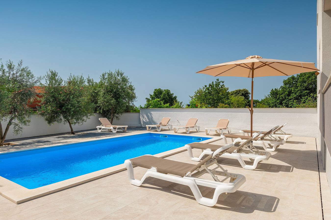 Geheel appartement, Vakantieappartement voor 2 personen met zwembad in Medulin City, Medulin