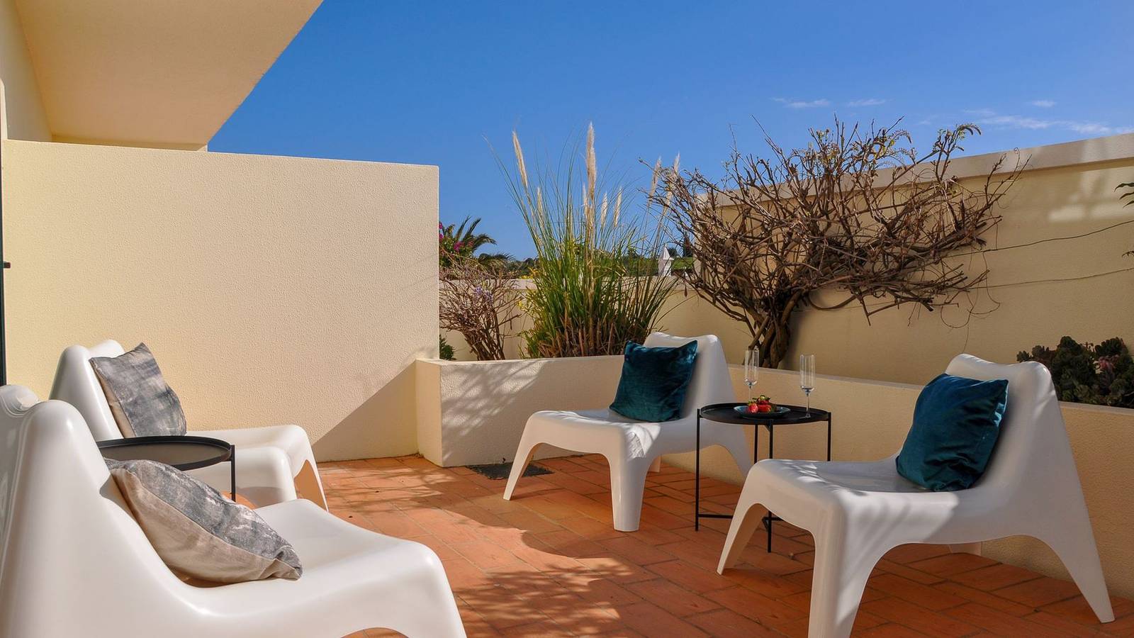 2Bdr Townhouse Duplex with Pool by Lovelystay in Ferragudo, Faro-distriktet