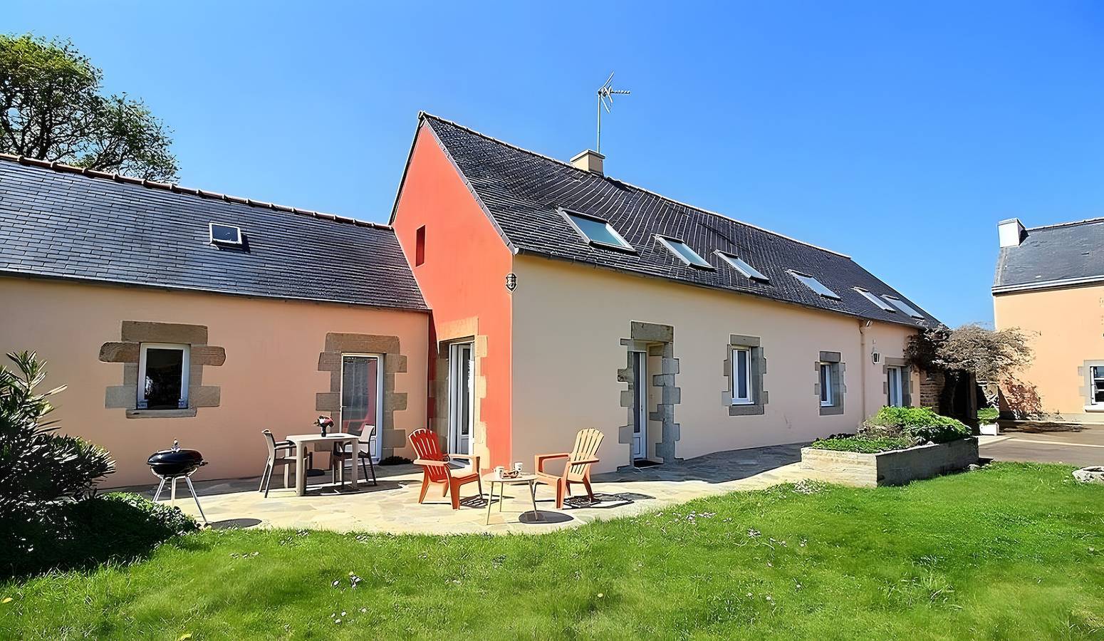 Maison de vacances 'Plain-pied' avec terrasse privée, jardin partagé et Wi-Fi in Mahalon, Région de Quimper