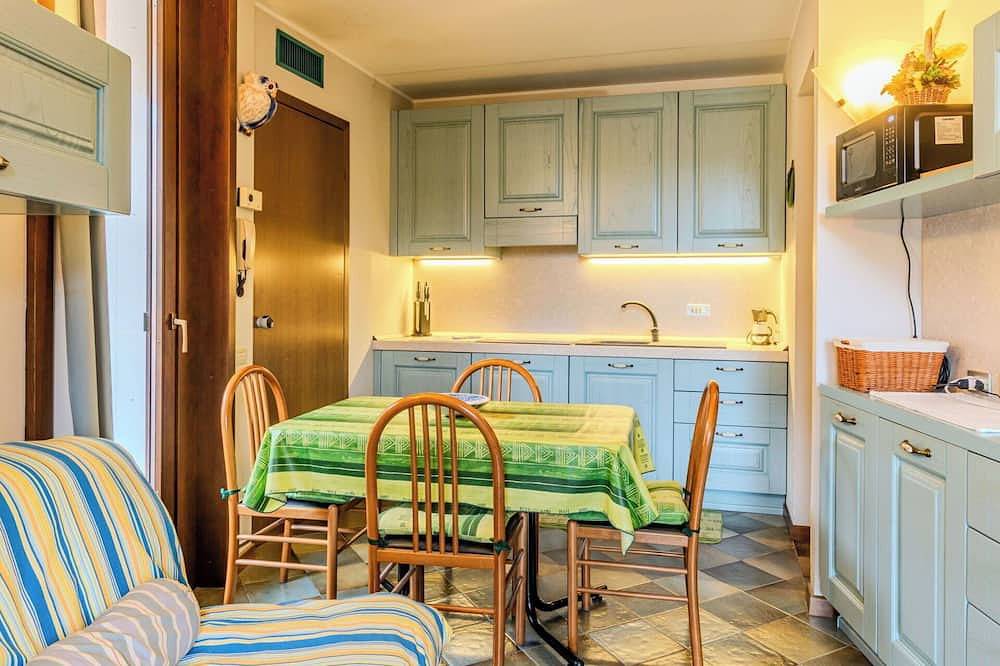 Entire apartment, Nice apartment for 5 people with Wifi, Tv, patio and panoramic view in Ponte di Legno (Town), Ponte di Legno